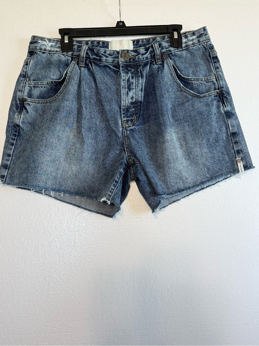 One Teaspoon Pleated Denim Shorts Medium Wash Button Fly Frayed Cutoff Size 31